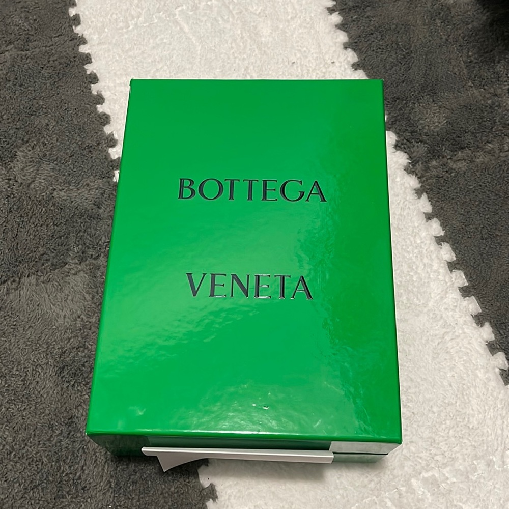 BOTTEGA VENETA!!! Brand New/Never Worn!